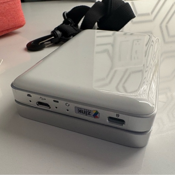 Lifeprint Printer + Carrying Case/Strap and Film - Picture 4 of 5